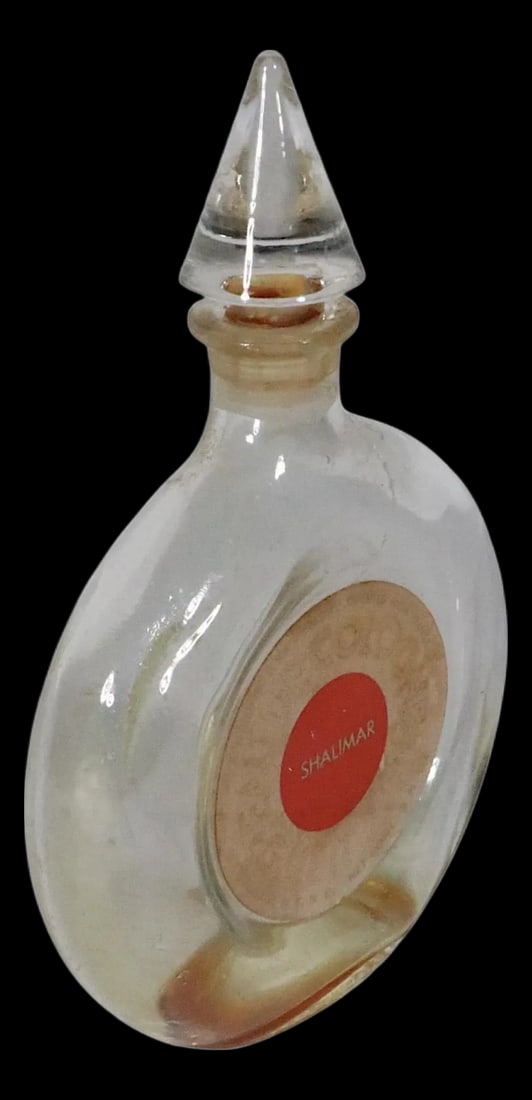 Vintage Guerlain Shalimar Perfume Bottle Glass 3.75x3.75x5.75: Vintage Guerlain Shalimar Perfume Bottle Glass 3.75x3.75x5.75 This exquisite Vintage Shalimar Perfume Bottle from Guerlain dates back to the period between 1930 and the 1970s. It is crafted from trans