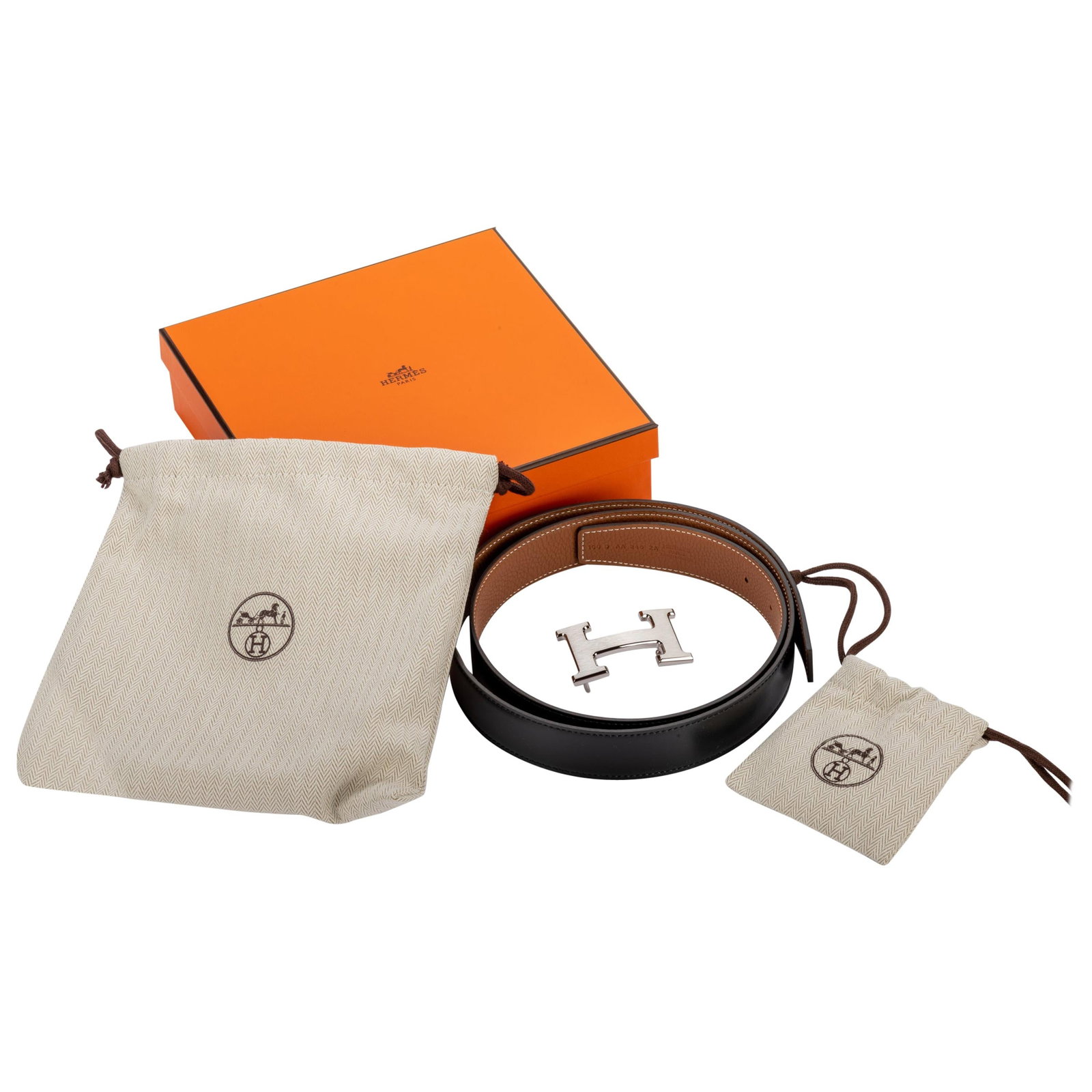 Hermes Black Gold Reversible Leather Belt 100cm New in Box: Hermes Black Gold Reversible Leather Belt 100cm New in Box Elevate your style with this brand new, reversible unisex leather belt from Hermes. Crafted from premium black box calf leather and gold clem
