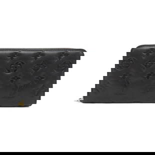 Louis Vuitton Coussin Zippy Wallet Black Lambskin 10cm x 19cm: Louis Vuitton Coussin Zippy Wallet Black Lambskin 10cm x 19cm Discover the elegance of the Louis Vuitton Coussin Zippy Wallet, expertly crafted from luxurious black lambskin leather. This versatile co