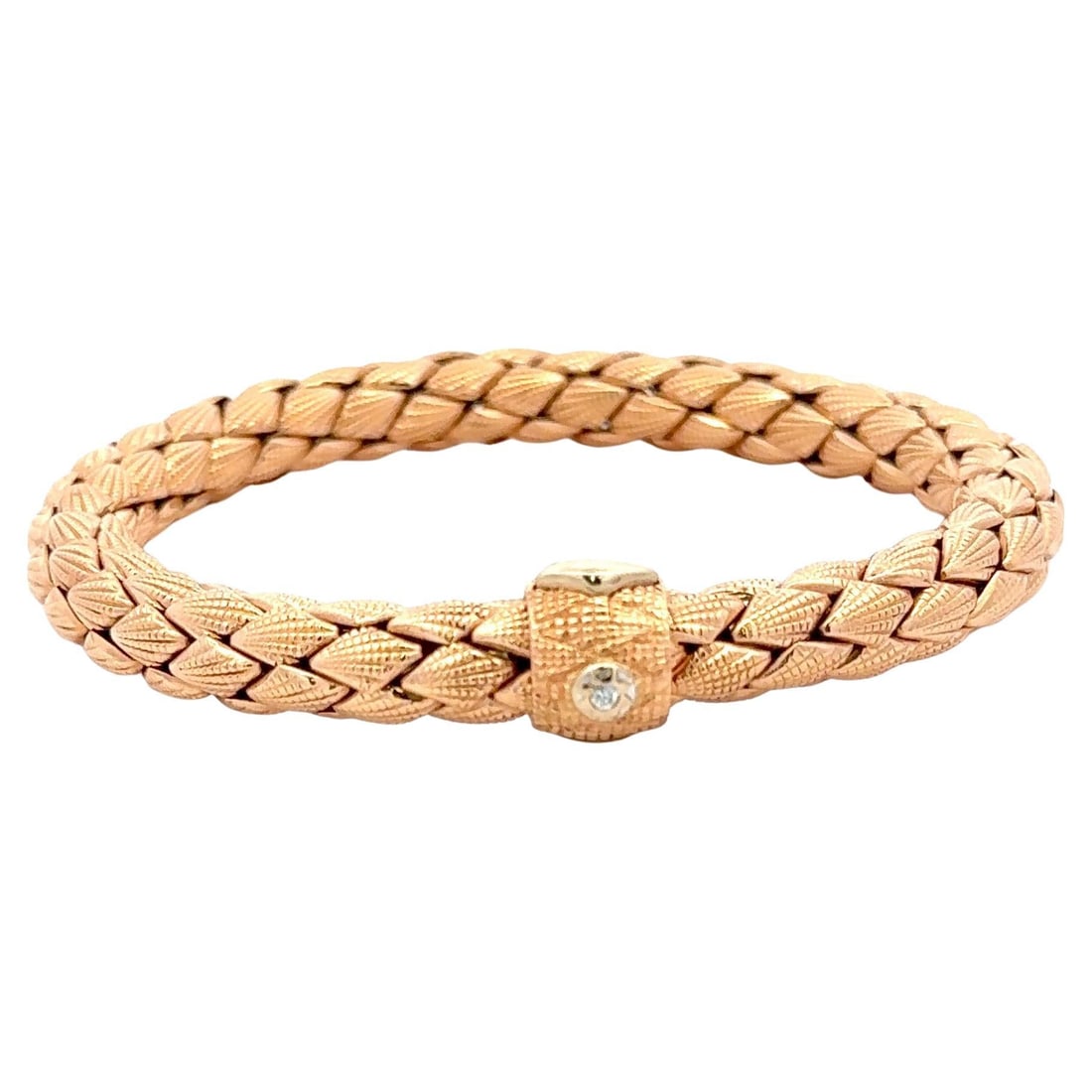 Chimento 18K Yellow Gold Snake Bangle Bracelet 8" 32.4g: Chimento 18K Yellow Gold Snake Bangle Bracelet 8" 32.4g This stunning bangle bracelet is crafted from 18 karat yellow gold and features an intricate snake motif design. Weighing 32.4 grams, this conte