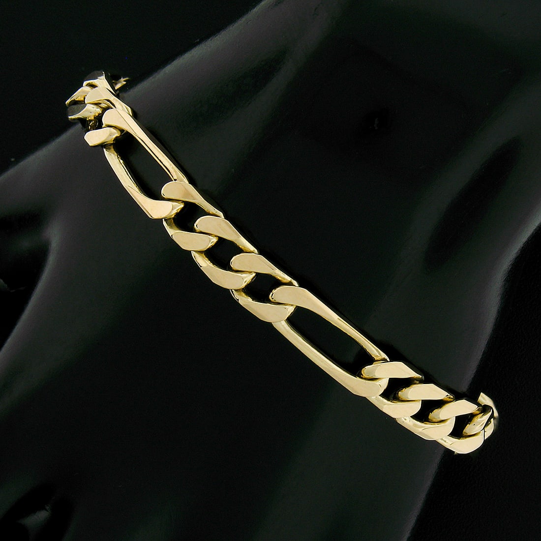 Men's 14k Yellow Gold 7.75" Polished Figaro Link Bracelet 21g: Men's 14k Yellow Gold 7.75" Polished Figaro Link Bracelet 21g This elegant Men's Classic Italian Figaro Link Chain Bracelet is crafted from solid 14k yellow gold, showcasing a high-polished finish for
