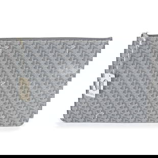 Goyard Senat GM Gray Canvas Pouch with Yellow Lining: Goyard Senat GM Gray Canvas Pouch with Yellow Lining Introducing the Goyard Grey Goyardine Canvas Senat GM, a stylish and versatile pouch perfect for any occasion. This pre-owned handbag features a sl