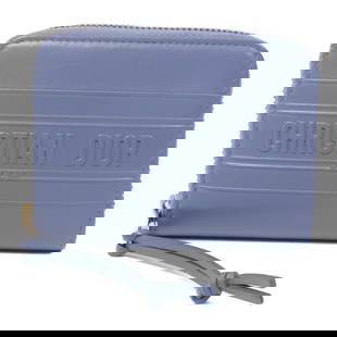 Dior CD Blue Calfskin Coin Purse with Gold Hardware: Dior CD Blue Calfskin Coin Purse with Gold Hardware This elegant Christian Dior coin purse is crafted from high-quality calfskin leather in a stunning blue hue. Its compact design makes it the perfect