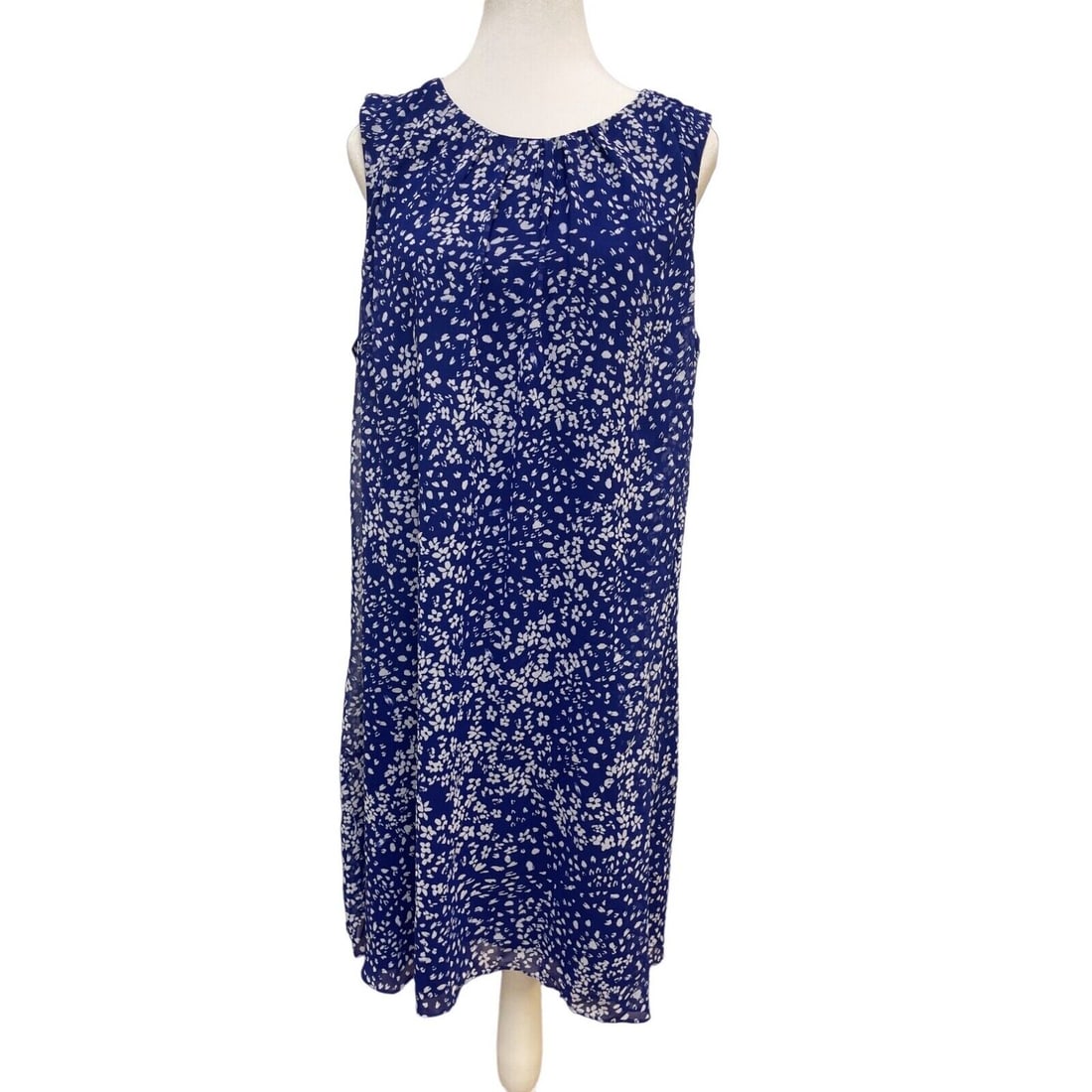 DKNY Women's 16 Blue Floral Chiffon Midi Trapeze Dress: DKNY Women's 16 Blue Floral Chiffon Midi Trapeze Dress Elevate your wardrobe with this stunning DKNY Blue Floral Print Sleeveless Chiffon Round Neck Trapeze Dress, designed for women in size 16. This