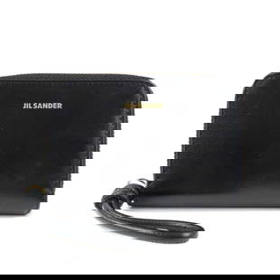 Jil Sander Vintage Black Leather Round Zipper Coin Purse J07UI0007: Jil Sander Vintage Black Leather Round Zipper Coin Purse J07UI0007 This Jil Sander leather round zipper coin purse features a sleek black design that embodies the essence of luxury and style. Crafted