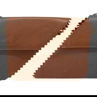 Burberry Nova Check Brown Leather Handbag 24x20x5 cm UK: Burberry Nova Check Brown Leather Handbag 24x20x5 cm UK This Burberry Nova Check handbag is a stylish accessory for women, crafted from high-quality leather in a classic brown color. The bag features