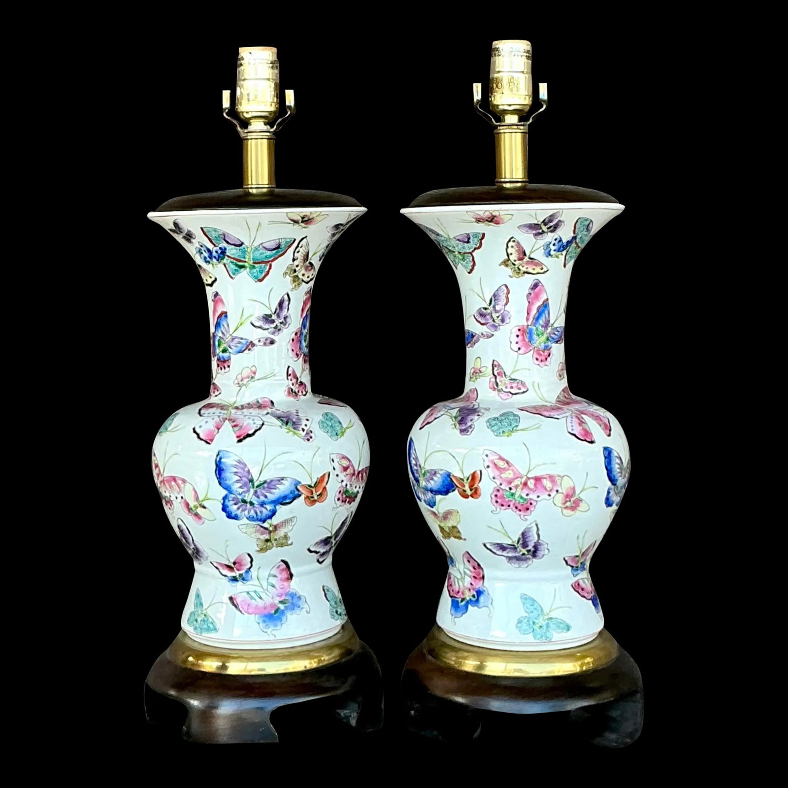 Vintage Frederick Cooper Mariposa Lamps Pair Ivory Ceramic Butterfly Motif: Vintage Frederick Cooper Mariposa Lamps Pair Ivory Ceramic Butterfly Motif Enhance your decor with this exquisite pair of vintage Frederick Cooper Mariposa lamps. Featuring a stunning hand-painted but