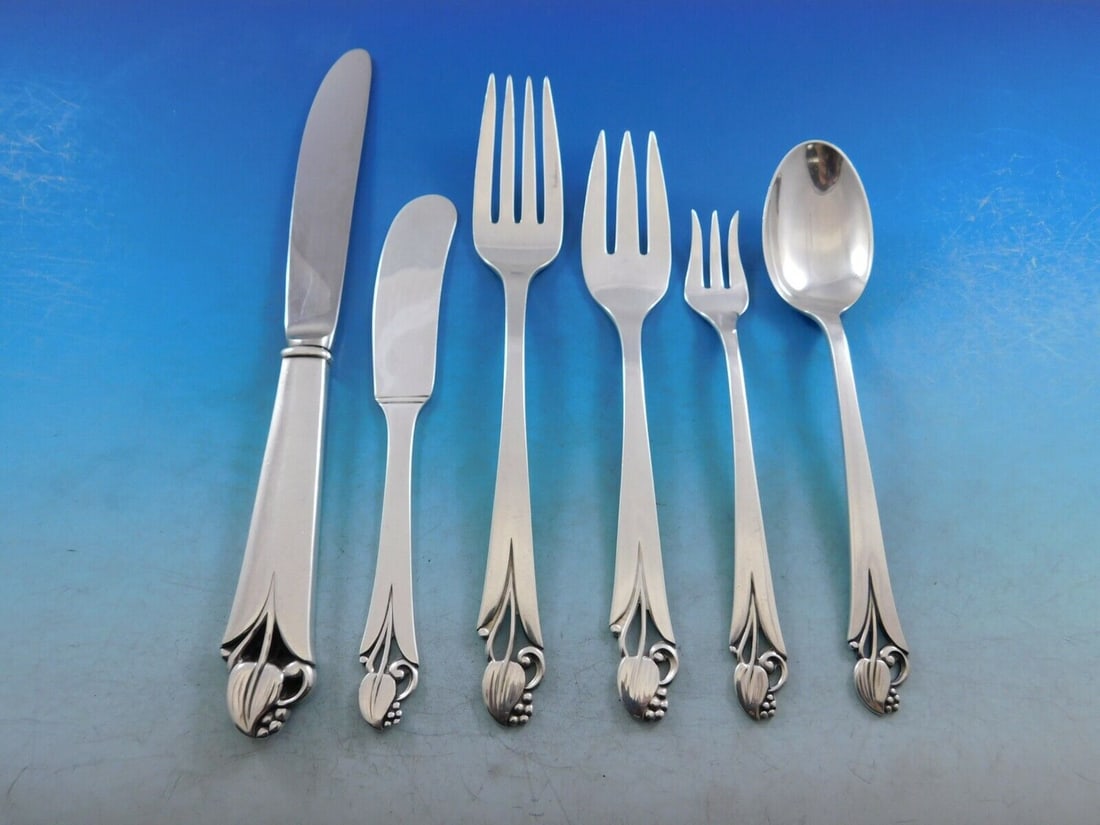 Frank Smith Woodlily Sterling Silver Flatware Set 53 Pieces for 8: Frank Smith Woodlily Sterling Silver Flatware Set 53 Pieces for 8 This exquisite Woodlily flatware set by Frank Smith features a graceful pattern characterized by stylized leaves and openwork detailin
