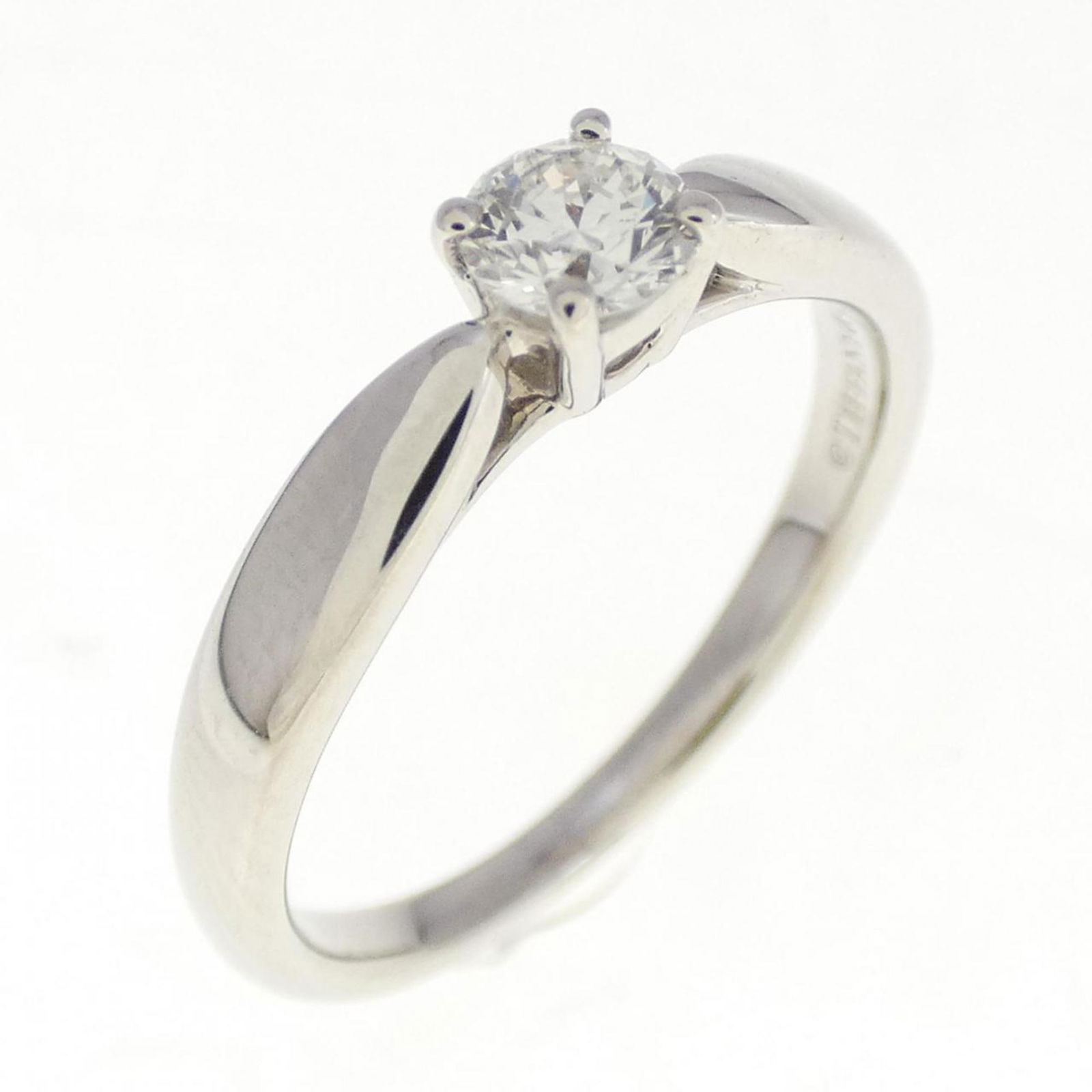 Tiffany Harmony Platinum Band Ring 0.19CT VVS1 Diamond: Tiffany Harmony Platinum Band Ring 0.19CT VVS1 Diamond This exquisite Tiffany Harmony Ring features a stunning 0.19 carat diamond with VVS1 clarity, set in luxurious platinum. Designed for women, this