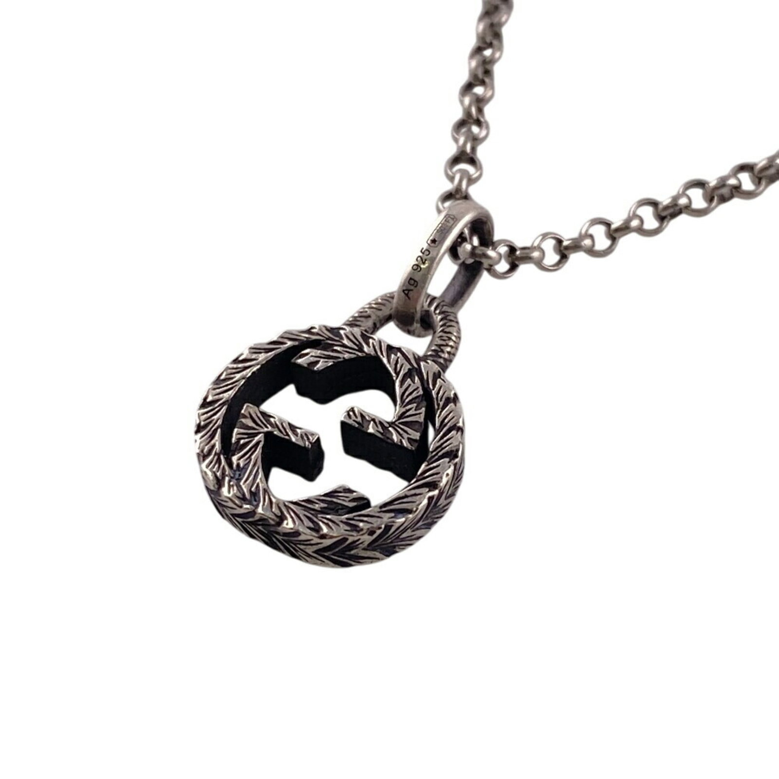 Gucci Interlocking G Arabesque Necklace Silver 925 High Chain: Gucci Interlocking G Arabesque Necklace Silver 925 High Chain This elegant Gucci Interlocking G Arabesque Necklace features a high chain design crafted from premium Silver 925. The necklace showcases 