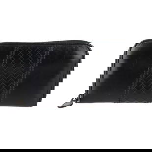 Bottega Veneta Intrecciato Scorpito Black Leather Long Wallet 4.13 x 7.67 x 0.98: Bottega Veneta Intrecciato Scorpito Black Leather Long Wallet 4.13 x 7.67 x 0.98 Introducing the Bottega Veneta Intrecciato Scorpito Long Wallet, a sophisticated bi-fold wallet designed for both men a