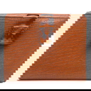 Gucci Bamboo Wallet 112531 Women's Bi-Fold Camel Leather 3.54'' x 4.13'' x 1.57'': Gucci Bamboo Wallet 112531 Women's Bi-Fold Camel Leather 3.54'' x 4.13'' x 1.57'' This elegant Gucci Bamboo Women's Bifold Wallet is crafted from luxurious bamboo leather in a sophisticated camel colo