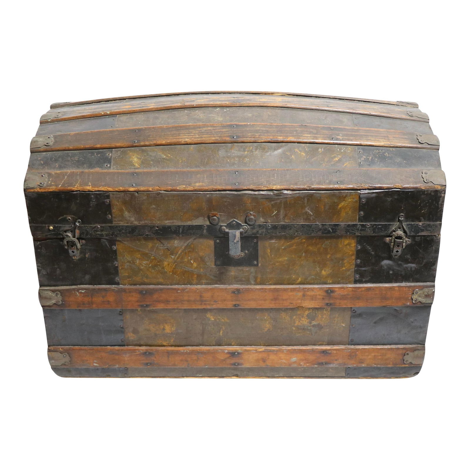 Vintage Brown Antique American Dome Top Trunk 32.5 x 17.5 x 21: Vintage Brown Antique American Dome Top Trunk 32.5 x 17.5 x 21 Antique American dome top truck - this example is in good estate condition, showing signs of age and use. Specifically, the hinges are lo