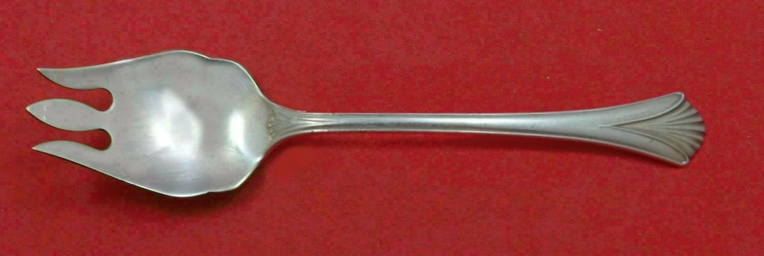 Lunt Regency Shell Sterling Silver Custom 5 3/4 Inch Spork: Lunt Regency Shell Sterling Silver Custom 5 3/4 Inch Spork This exquisite Regency Shell Spork, crafted by Lunt, is a perfect blend of elegance and functionality. Measuring 5 3/4 inches, this custom-ma