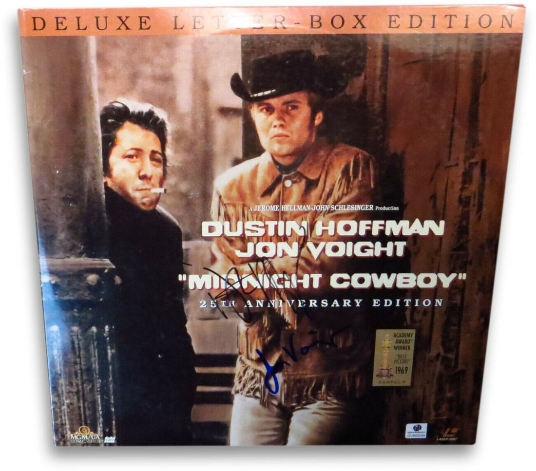Dustin Hoffman Jon Voight Signed Midnight Cowboy Laserdisc Cover JSA Authenticated: Dustin Hoffman Jon Voight Signed Midnight Cowboy Laserdisc Cover JSA Authenticated This listing features an original autographed laserdisc cover of the iconic film "Midnight Cowboy," signed by legenda