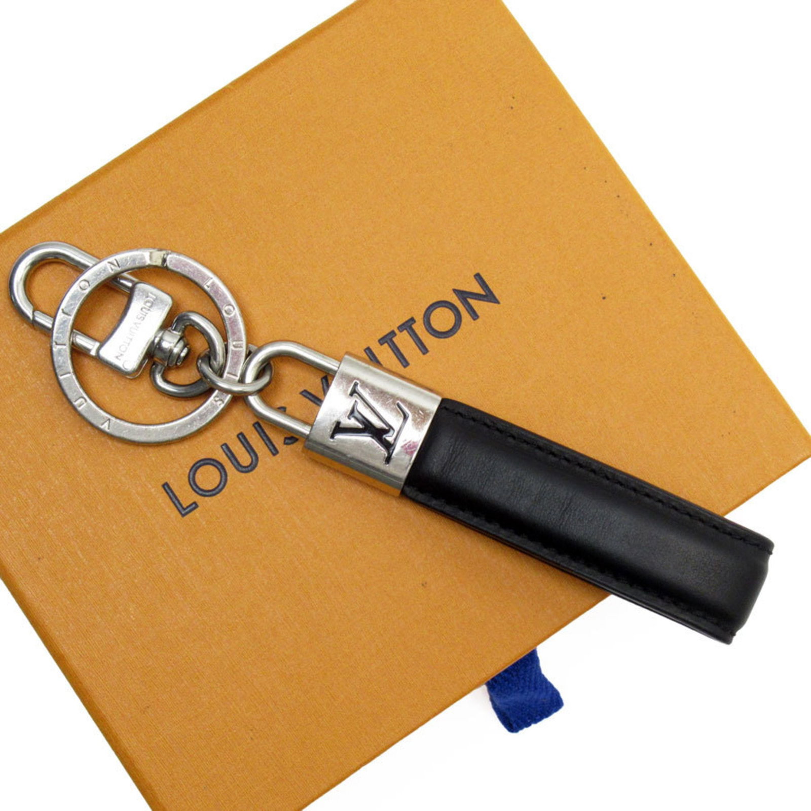 Louis Vuitton LOUIS VUITTON Key Ring Holder LV Padlock Leather Metal Black Silver Men's M0045 w0871a: Louis Vuitton LOUIS VUITTON Key Ring Holder LV Padlock Leather Metal Black Silver Men's M0045 w0871a Brand: Louis Vuitton Model: LV Padlock Key Holder Type: Keyring Gender: Men Color: Black Material: 