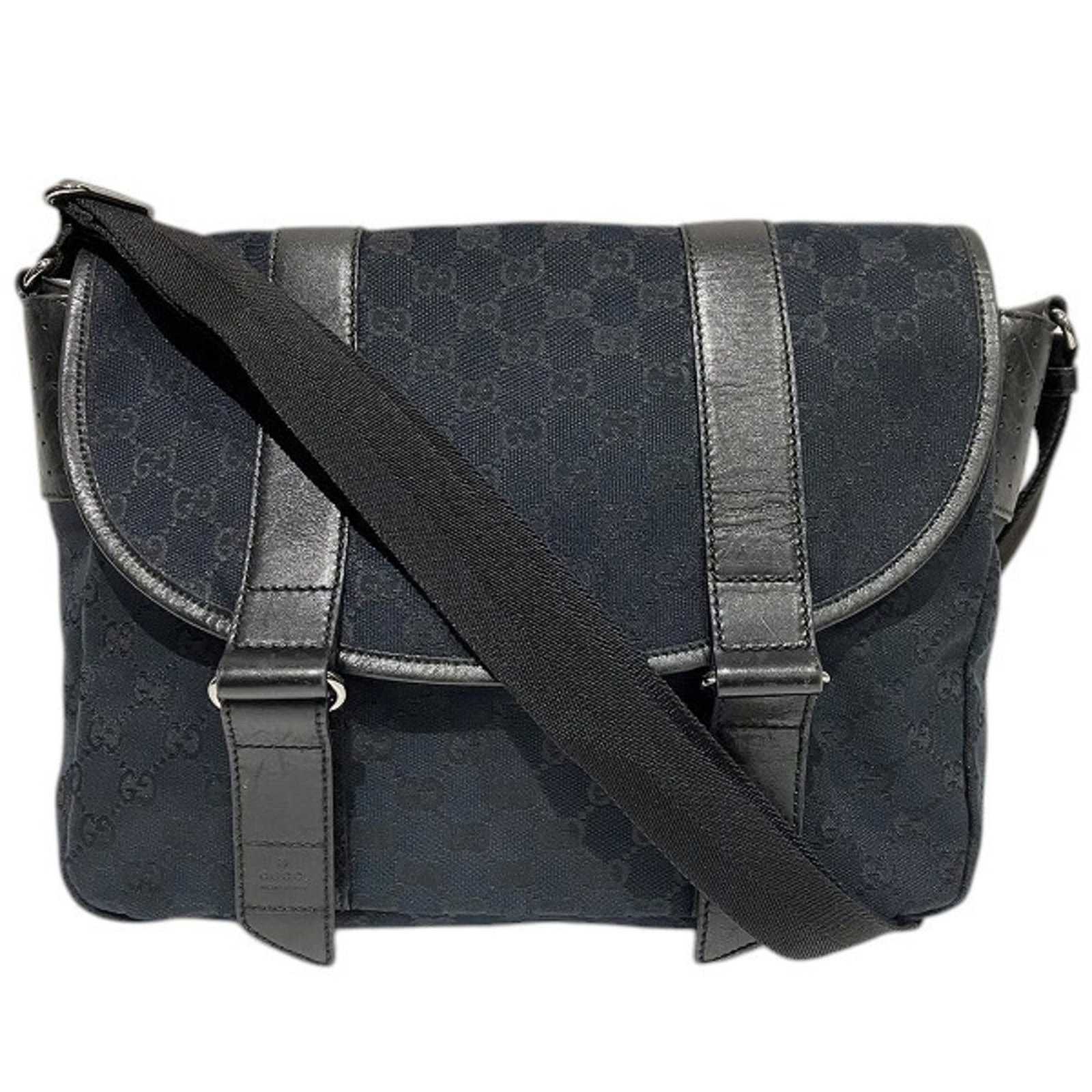 GUCCI GG pattern 145859 bag shoulder men's: GUCCI GG pattern 145859 bag shoulder men's Brand: Gucci Type: Shoulder bag Material: Canvas Leather Color: Black Gender: Men Size (HxWxD): 25cm x 30cm x 10cm / 9.84'' x 11.81'' x 3.93'' Overall Scratc