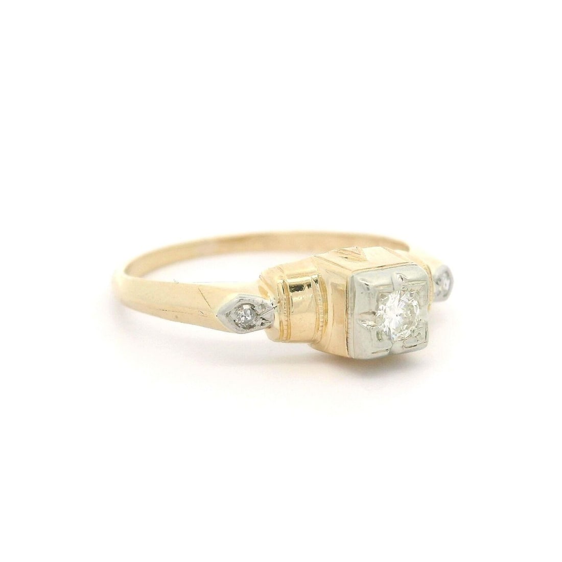 Vintage 14K Yellow Gold Diamond Solitaire Ring 0.08ctw G VS2: Vintage 14K Yellow Gold Diamond Solitaire Ring 0.08ctw G VS2 This exquisite vintage engagement or promise ring showcases a stunning diamond solitaire, featuring a brilliant cut and a total carat weigh