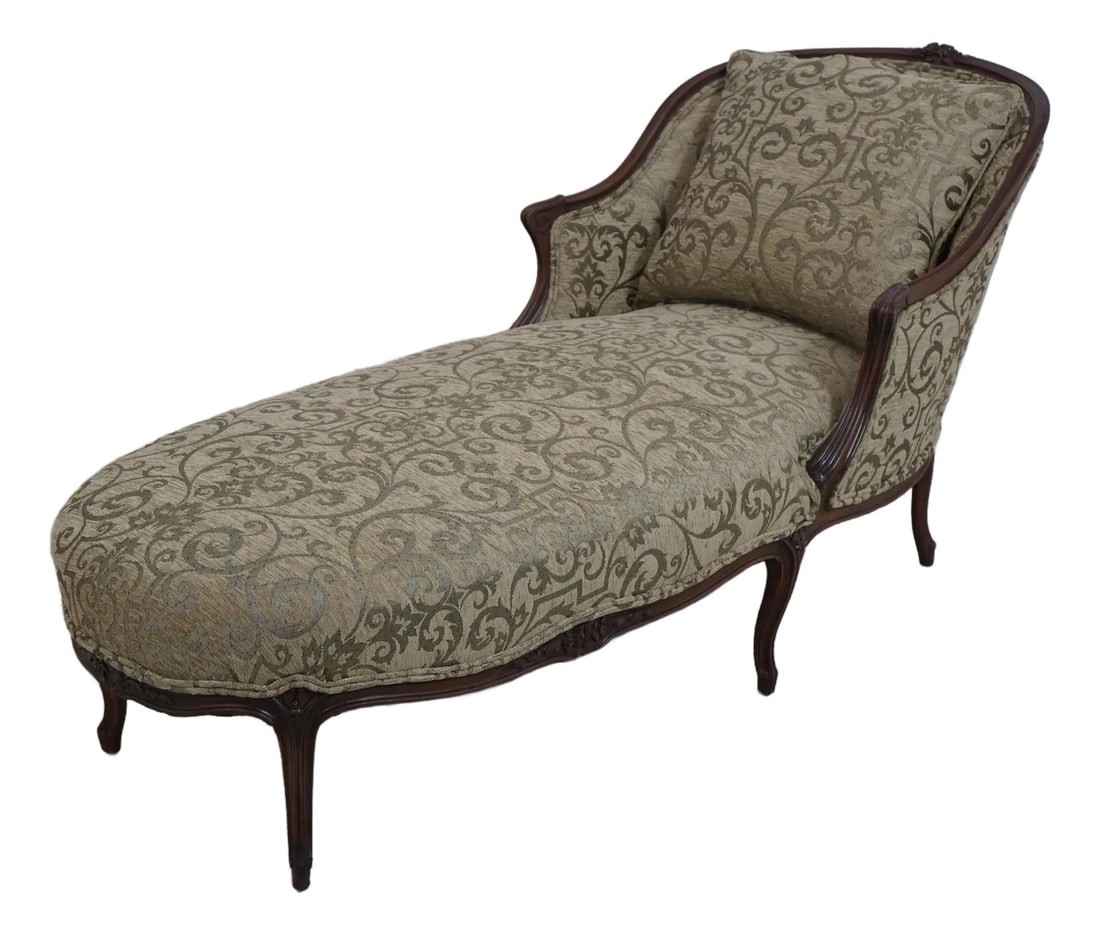 Elegant French Louis XV Style Chaise Lounge in Damask Upholstery: Elegant French Louis XV Style Chaise Lounge in Damask Upholstery This exquisite French Louis XV Style Chaise Lounge is a stunning addition to any home. With a vintage frame that is approximately 50 ye