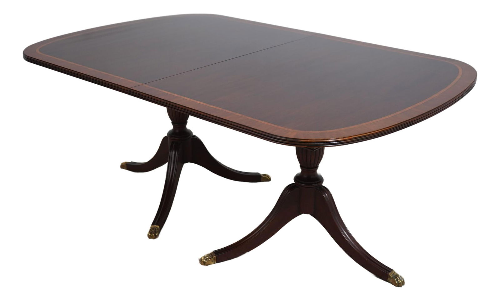 Henkel Harris Model 2207 Mahogany Dining Table with Leaves: Henkel Harris Model 2207 Mahogany Dining Table with Leaves This exquisite Henkel Harris Model 2207 dining room table, crafted around 2001, showcases a traditional style with elegant Duncan Phyfe pedes