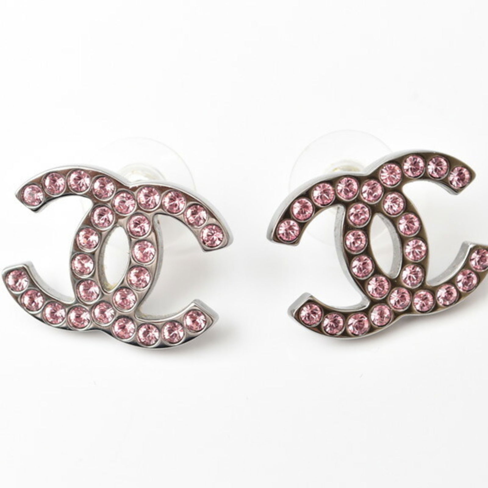 Chanel CC Mark Silver Rhinestone Stud Earrings Italy Women: Chanel CC Mark Silver Rhinestone Stud Earrings Italy Women Elevate your accessory collection with these exquisite Chanel stud earrings. Crafted in Italy, these earrings feature a stunning silver metal