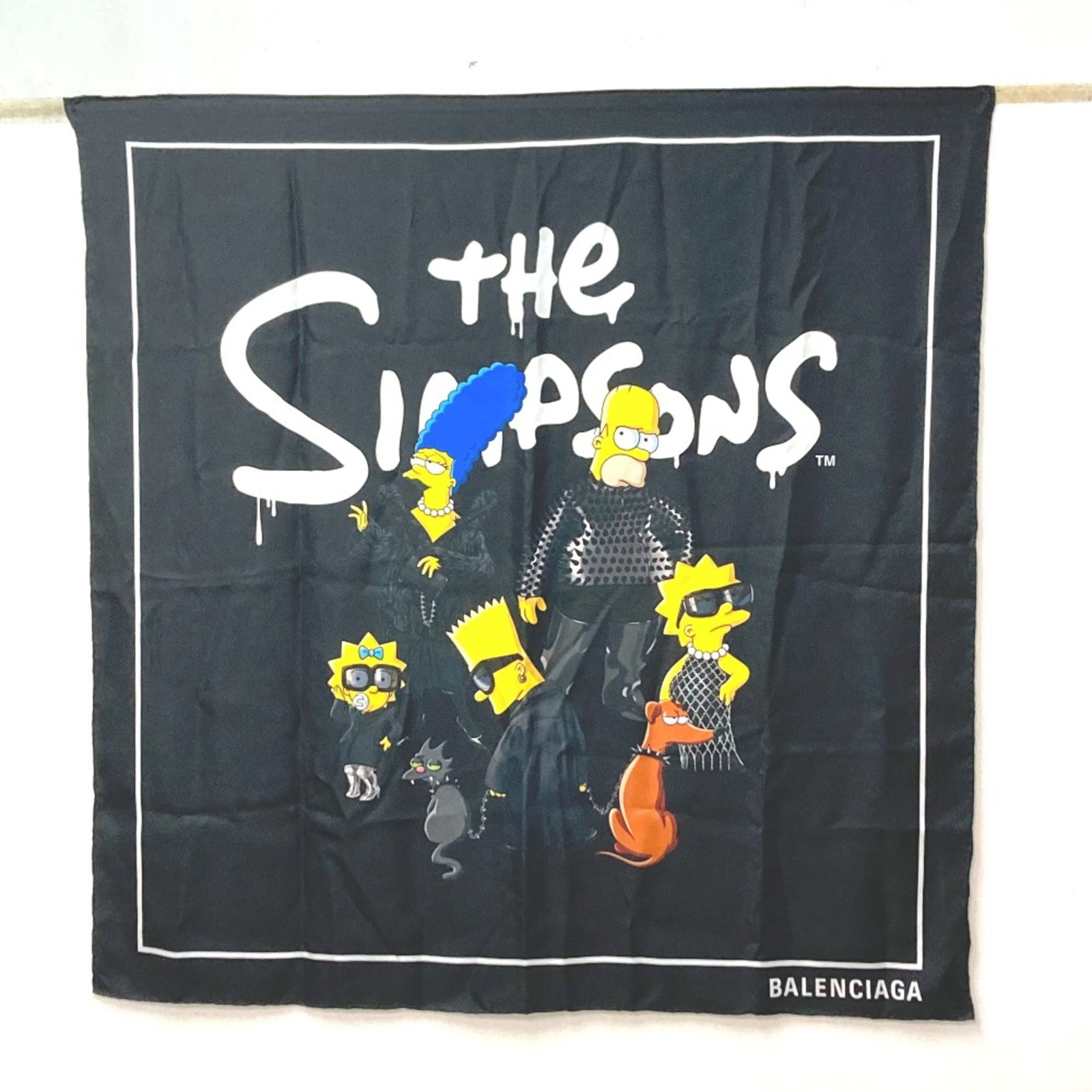 Balenciaga x The Simpsons Black Scarf 34.6 x 34.6 inches: Balenciaga x The Simpsons Black Scarf 34.6 x 34.6 inches This striking Balenciaga scarf features a unique collaboration with The Simpsons, showcasing a bold black design that adds a touch of playful e