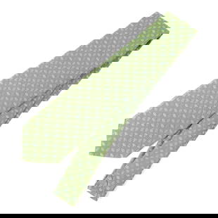 Hermes Green Silk Tie Elegant Design for Formal and Casual Wear: Hermes Green Silk Tie Elegant Design for Formal and Casual Wear Elevate your style with this elegant Hermes silk tie in a luxurious green hue. Crafted from high-quality silk, this tie showcases a clas