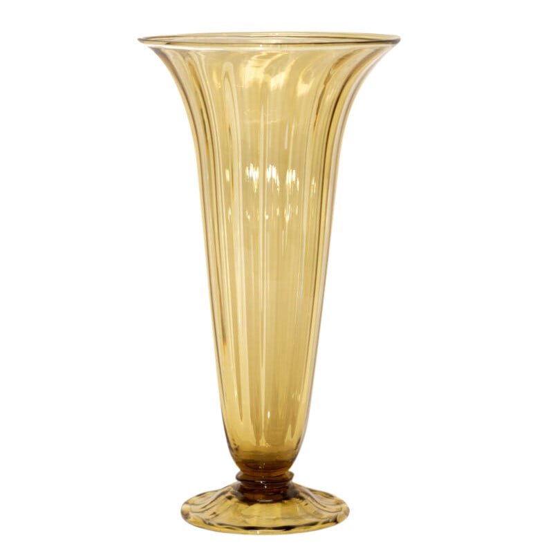 Antique Steuben Olive Green Glass Trumpet Vase 11.75 x 6.25 Signed: Antique Steuben Olive Green Glass Trumpet Vase 11.75 x 6.25 Signed This exquisite Steuben Olive Green Glass Trumpet Vase is an original piece dating back to circa 1920. Crafted from high-quality glass