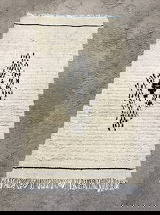 Exquisite Handmade Moroccan Amazigh Rug: Exquisite Handmade Moroccan Amazigh Rug Discover the beauty of Moroccan craftsmanship with this Authentic Moroccan Hand-Knotted Rug. This exquisite handmade Amazigh rug, woven by skilled Amazigh