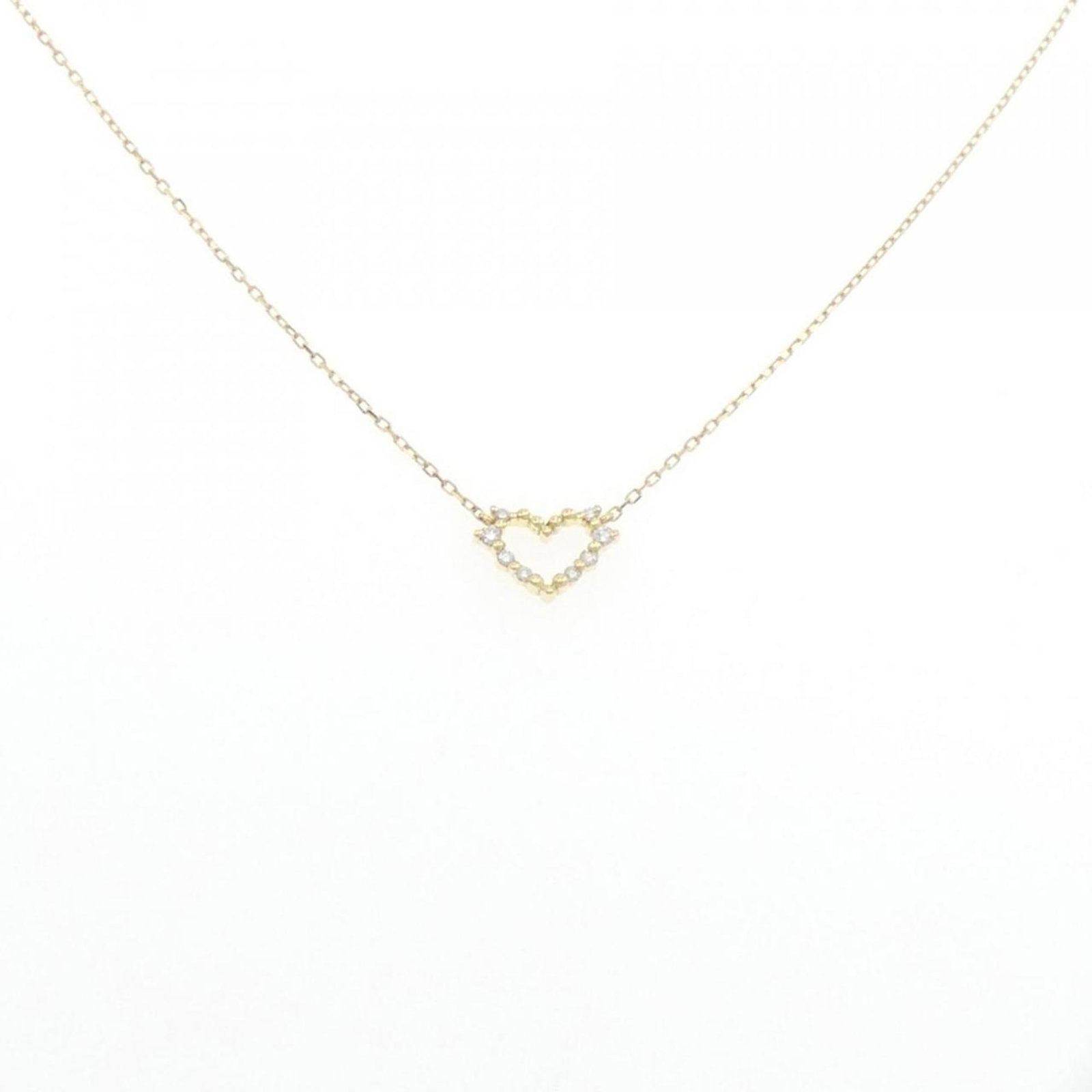 AHKAH 18K Yellow Gold Heart Necklace with Diamond Pendant: AHKAH 18K Yellow Gold Heart Necklace with Diamond Pendant This exquisite AHKAH Aaker Almoina Heart Necklace is crafted from luxurious 18K yellow gold and features a stunning diamond pendant. Designed 