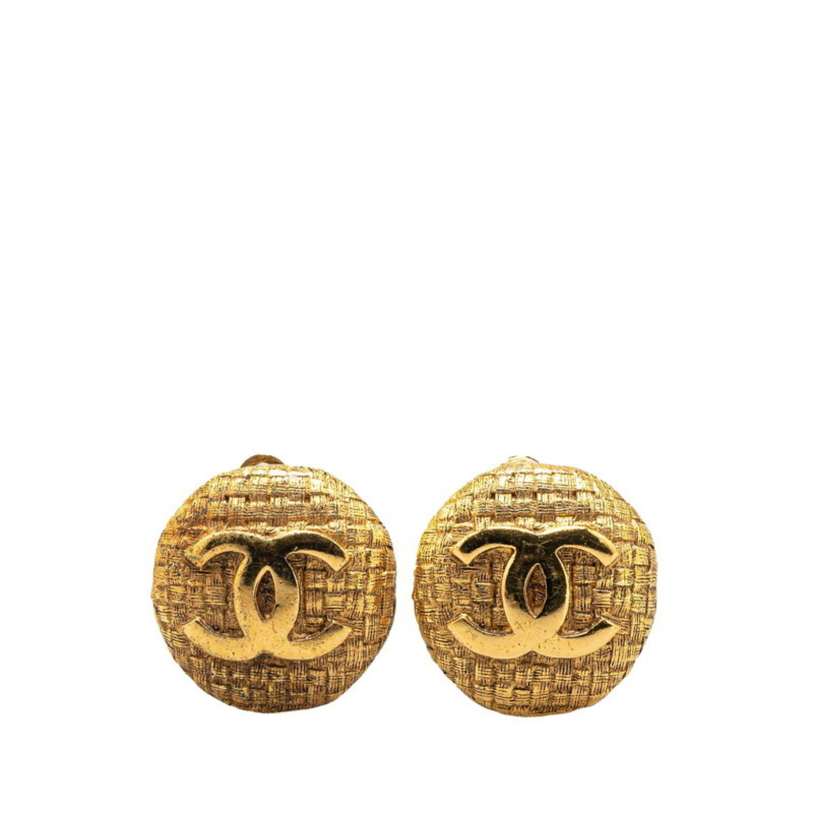 Chanel Coco Mark Women's Gold Plated Clip Earrings: Chanel Coco Mark Women's Gold Plated Clip Earrings Elevate your style with these Chanel Coco Mark earrings, designed for women. These elegant clip earrings feature a beautiful gold plating, ensuring a