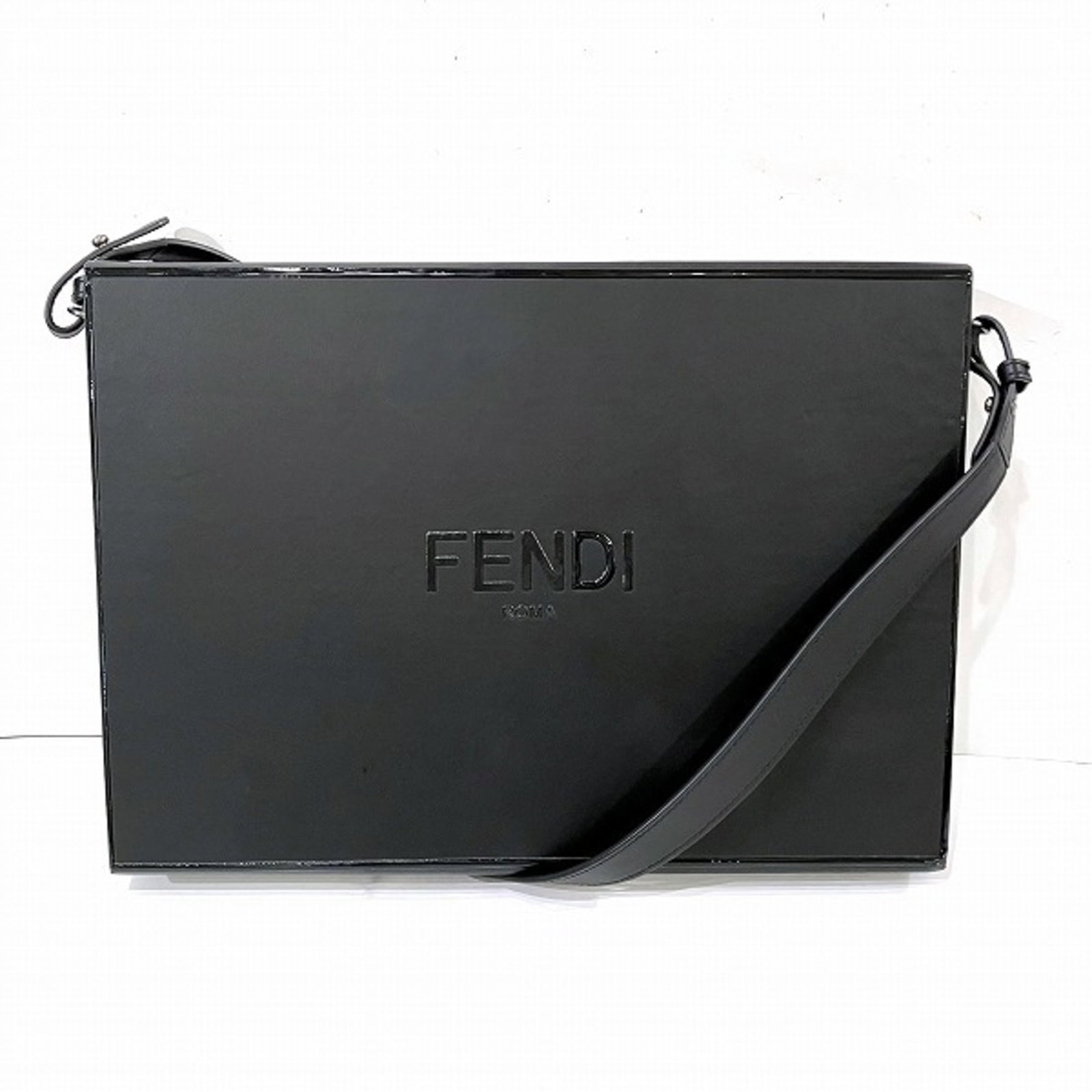 Fendi 7VA523 Black Leather Messenger Shoulder Bag 24cm x 34cm: Fendi 7VA523 Black Leather Messenger Shoulder Bag 24cm x 34cm This Fendi messenger and shoulder bag is crafted from high-quality leather in a sleek black color, making it a versatile accessory for any