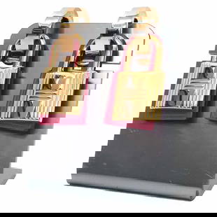 Hermes O'Kelly Padlock Earrings PM Rose Gold Magenta Swift Leather 2020: Hermes O'Kelly Padlock Earrings PM Rose Gold Magenta Swift Leather 2020 Elevate your accessory collection with these exquisite Hermes Padlock Earrings from the O'Kelly collection. Designed for women,