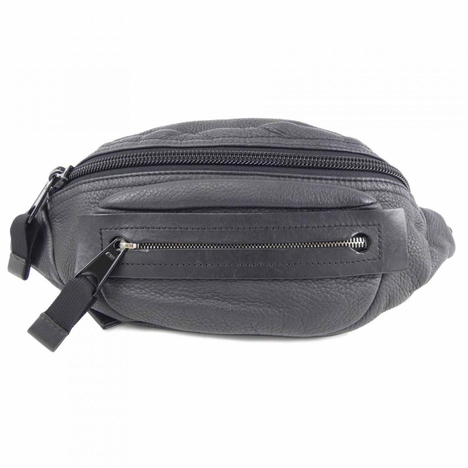 Alexander Wang Black Handbag Unisex 15cm x 36cm x 5.5cm: Alexander Wang Black Handbag Unisex 15cm x 36cm x 5.5cm This Alexander Wang handbag is designed for both men and women, featuring a sleek black color that adds a touch of sophistication to any outfit.