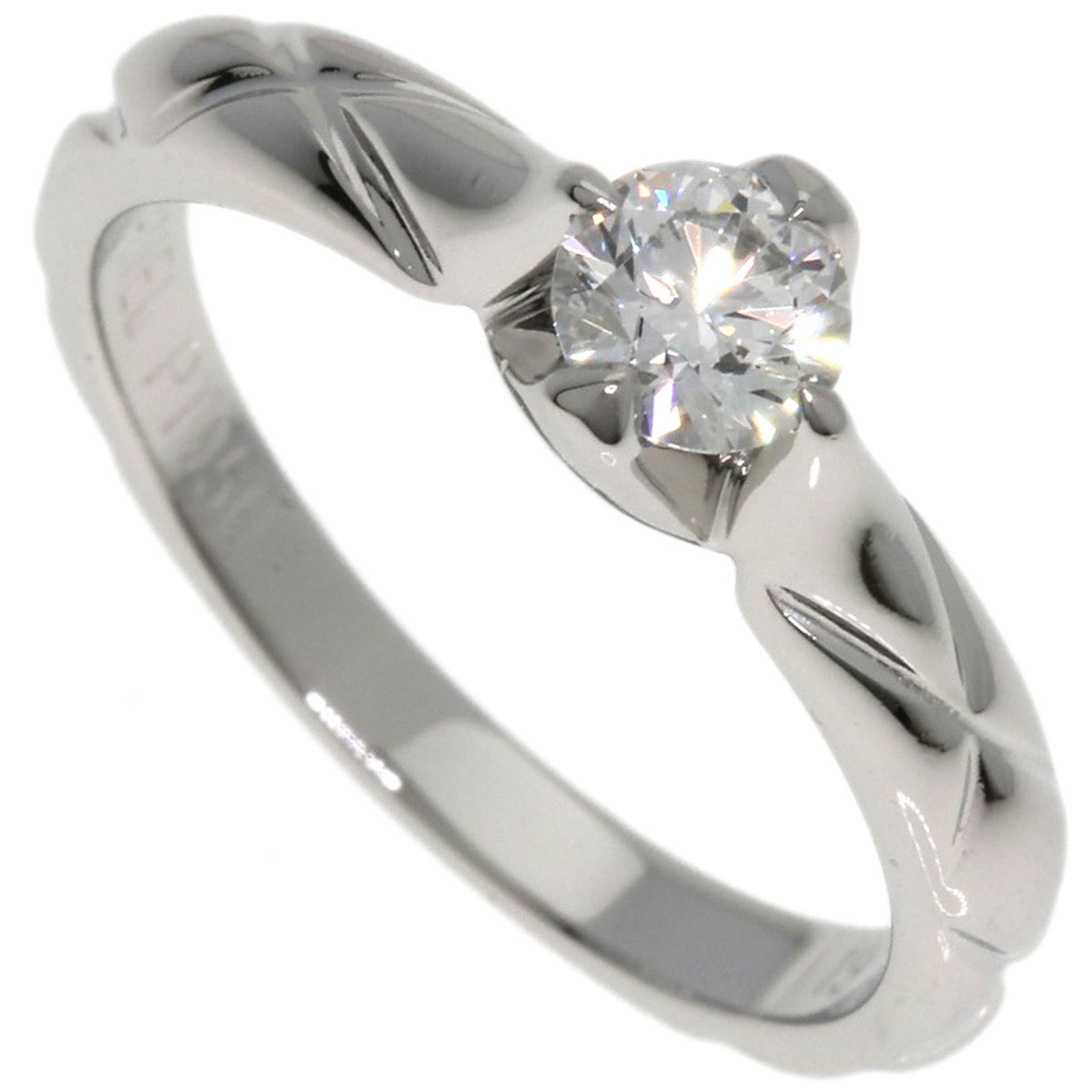 Chanel Matelasse Diamond Ring Platinum PT950 Women's Size 3.5: Chanel Matelasse Diamond Ring Platinum PT950 Women's Size 3.5 This exquisite CHANEL Matelasse Diamond Ring is crafted from premium Platinum PT950, showcasing a sophisticated band design ideal for wome