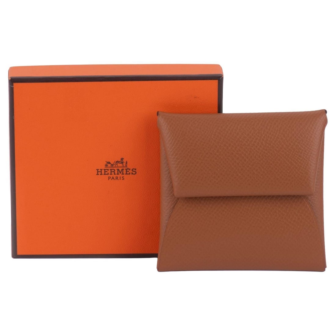 Hermes Gold Epsom Coin Case with Palladium Hardware: Hermes Gold Epsom Coin Case with Palladium Hardware Introducing the exquisite Hermes Gold Epsom Coin Case, crafted from luxurious Epsom leather in a stunning gold color. This elegant coin wallet featu