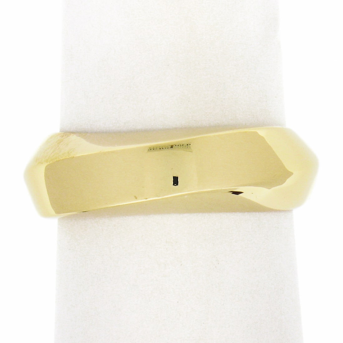Tiffany & Co. 18k Yellow Gold Wavy Eternity Stackable Band Ring: Tiffany & Co. 18k Yellow Gold Wavy Eternity Stackable Band Ring This exquisite Tiffany & Co. eternity band ring is crafted from solid 18k yellow gold, featuring a polished wavy design that adds elegan