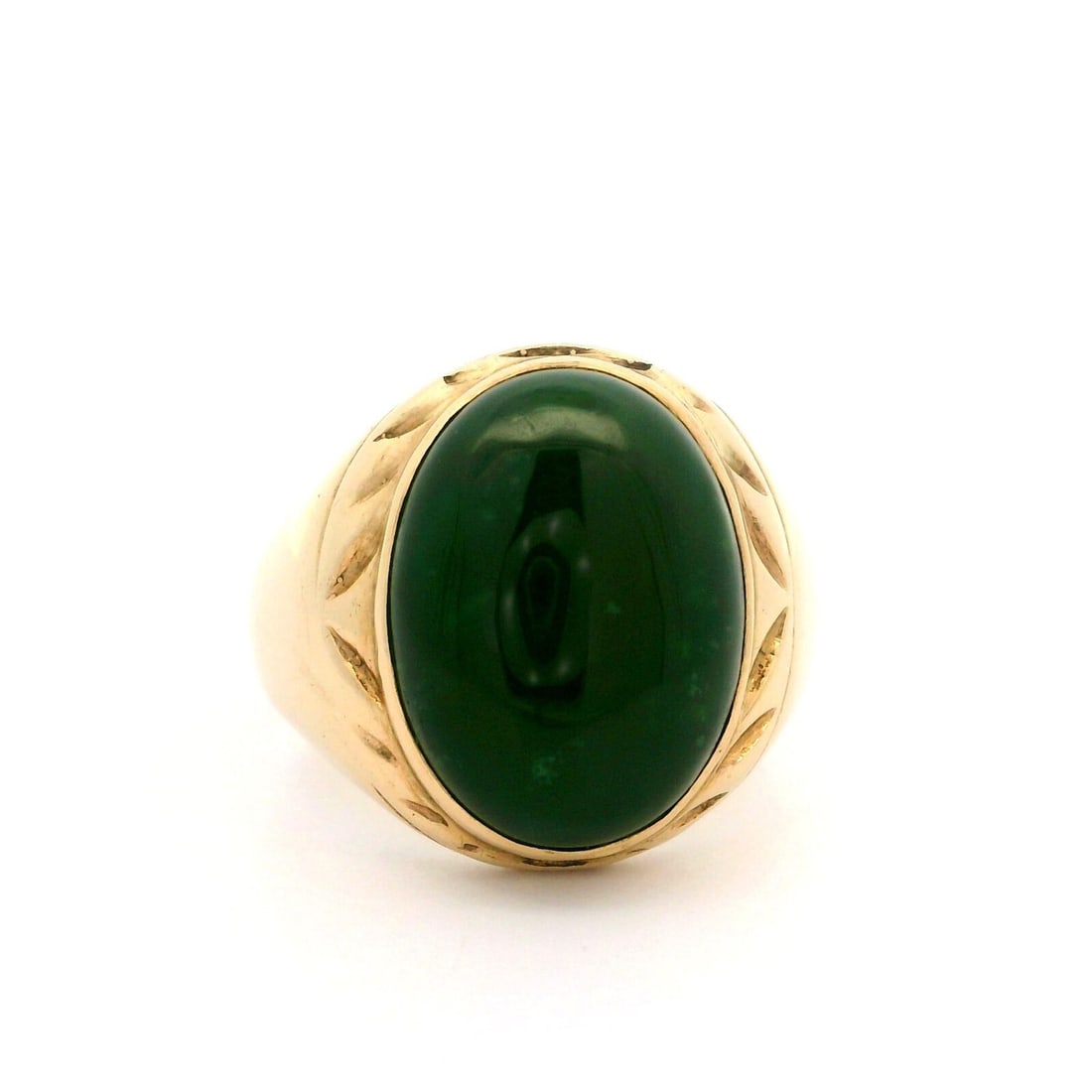 Vintage 10k Yellow Gold Jade Cabochon Solitaire Ring Unisex: Vintage 10k Yellow Gold Jade Cabochon Solitaire Ring Unisex This vintage unisex ring features a stunning oval cabochon jade stone, set in a classic bezel design. Crafted from 10k yellow gold, this pie