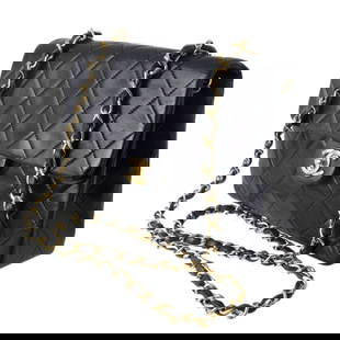 Chanel Matelasse Vintage Shoulder Bag Black Lambskin Gold Hardware 16cm x 20cm: Chanel Matelasse Vintage Shoulder Bag Black Lambskin Gold Hardware 16cm x 20cm This elegant CHANEL Matelasse Shoulder Bag showcases a timeless design crafted from luxurious lambskin leather in classic