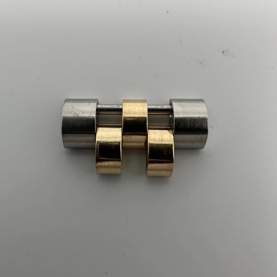 Rolex Datejust Band Link 18K Yellow Gold Stainless Steel 16031 16233: Rolex Datejust Band Link 18K Yellow Gold Stainless Steel 16031 16233 Enhance your Rolex watch with this luxury band link crafted from a combination of stainless steel and 18K yellow gold. This pre-own