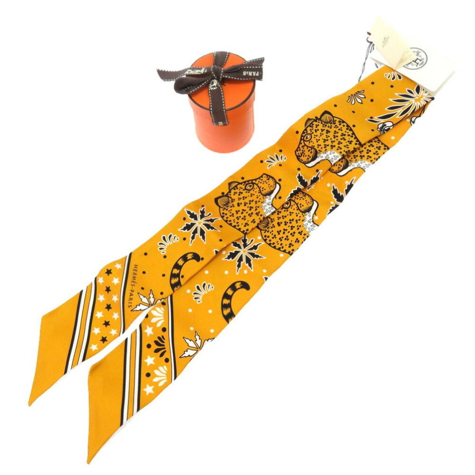 Hermes Les Leopards Yellow Silk Scarf 86cm x 5cm: Hermes Les Leopards Yellow Silk Scarf 86cm x 5cm This exquisite Hermes scarf features a vibrant yellow color adorned with a stunning leopard design. Crafted from luxurious silk, it is designed for wom