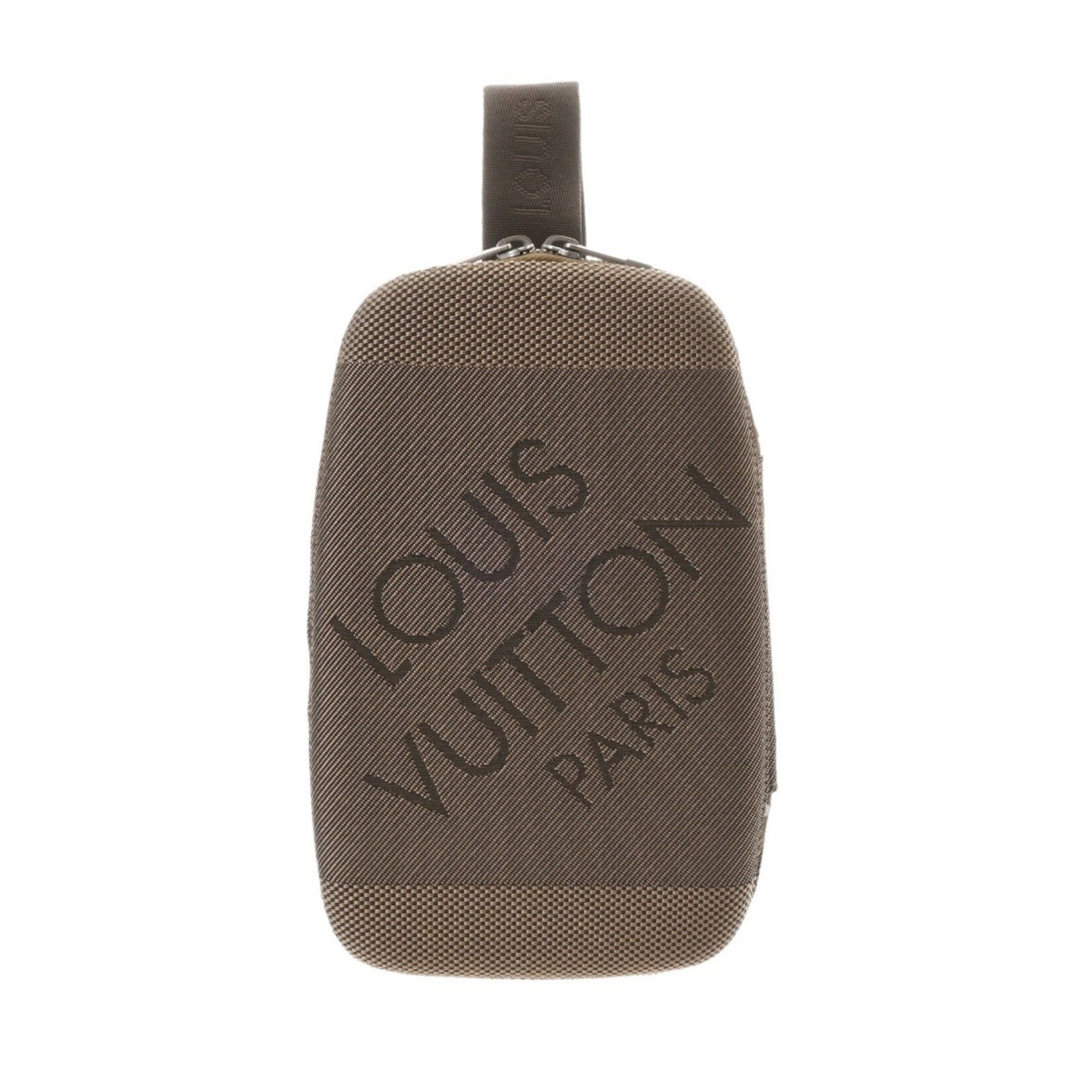 Louis Vuitton Damier Geant M93500 Unisex Canvas Sling Bag: Louis Vuitton Damier Geant M93500 Unisex Canvas Sling Bag Introducing the LOUIS VUITTON Damier Geant Mage Tail M93500, a stylish unisex sling bag crafted from durable canvas. This bag features an eart