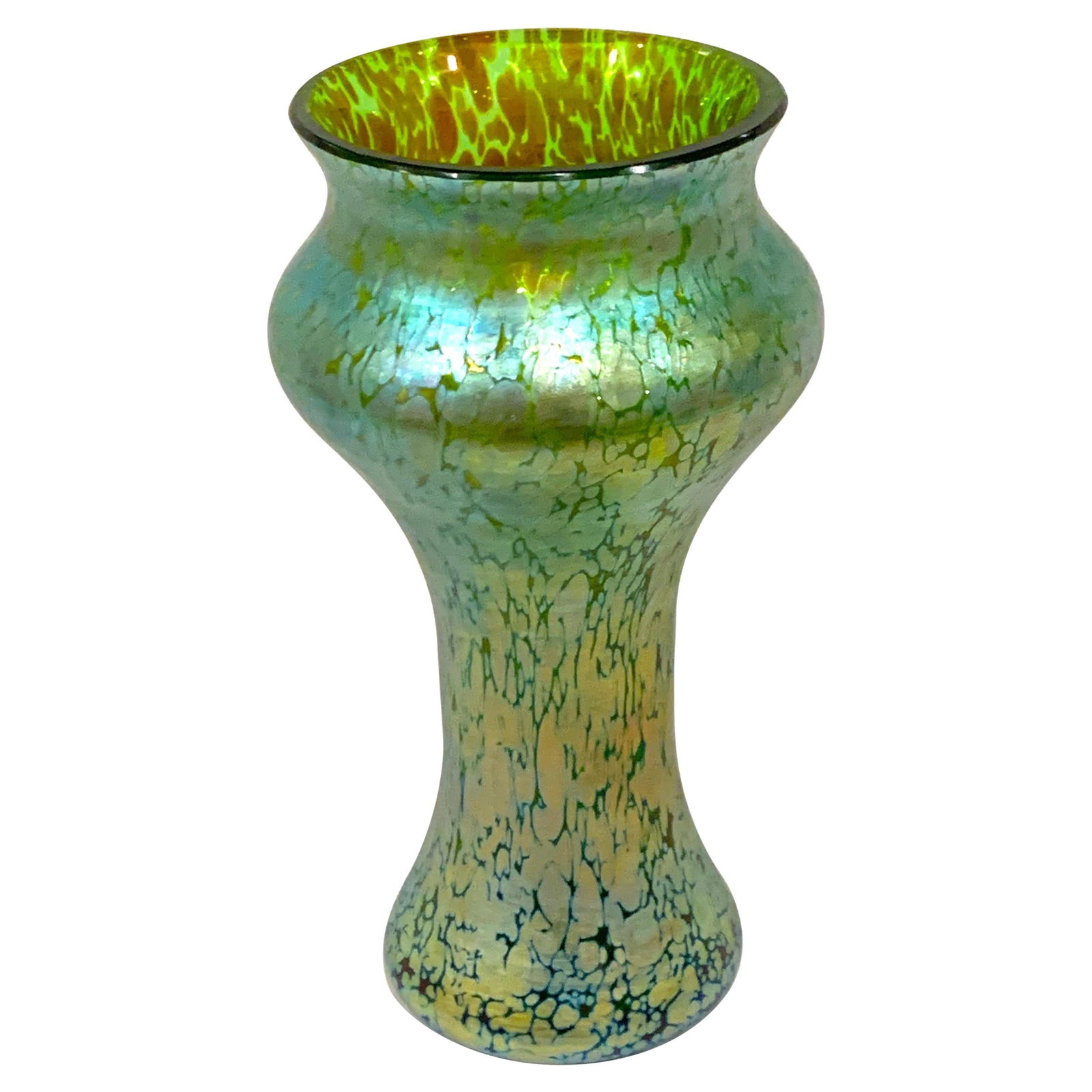 Loetz Art Glass Blue Green Oil Spot Vase 1920s: Loetz Art Glass Blue Green Oil Spot Vase 1920s This exquisite Loetz Blue-Green Oil Spot Vase showcases the artistry of Loetz Glass, attributed to the renowned European glassmaker. Standing at a height