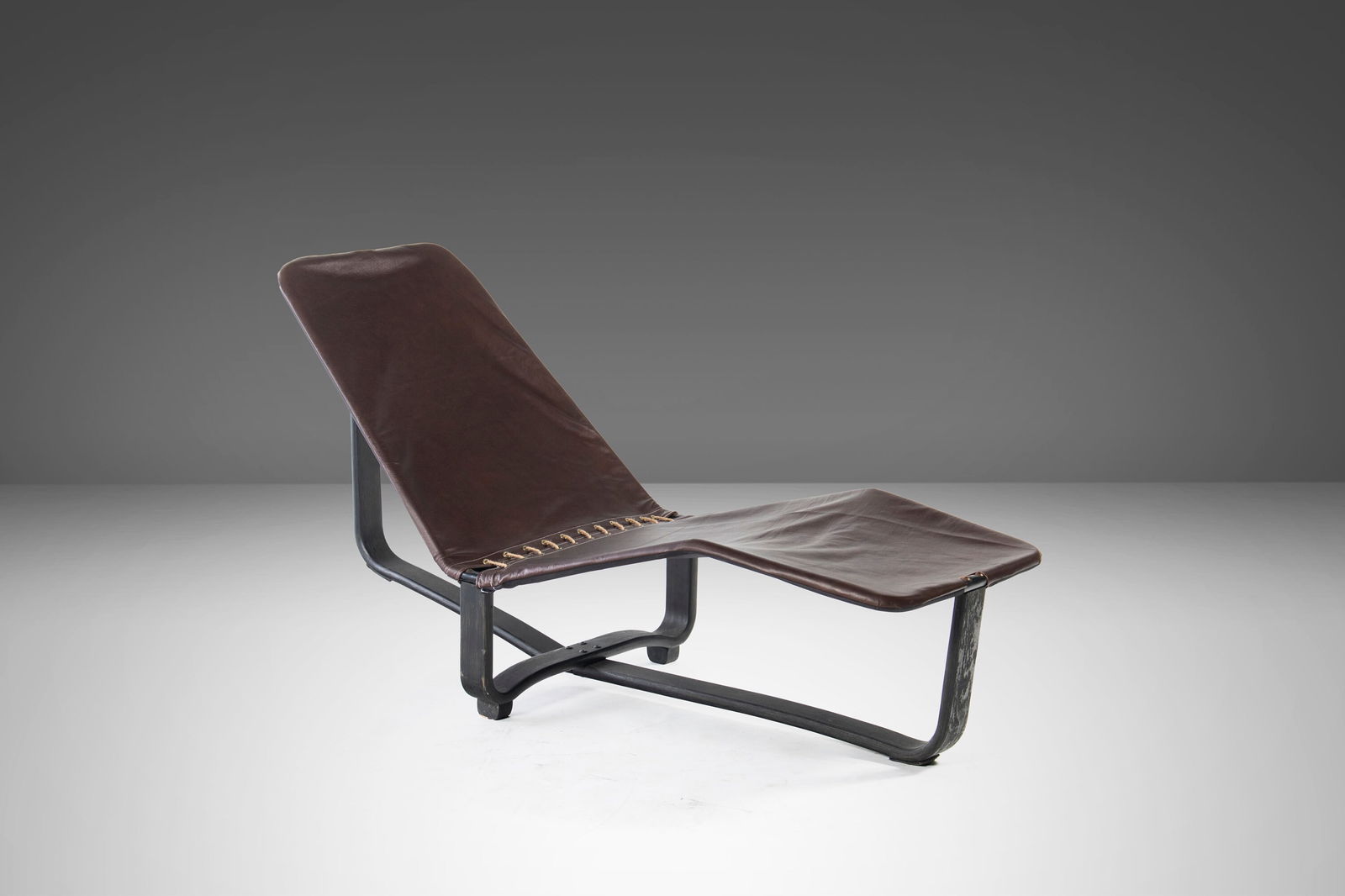 1970s Westnofa Chaise Lounge by Ingmar & Knut Relling in Leather and Bentwood: 1970s Westnofa Chaise Lounge by Ingmar & Knut Relling in Leather and Bentwood Experience the elegance of Scandinavian design with the Westnofa Chaise Lounge Chair, created by Ingmar and Knut Relling f