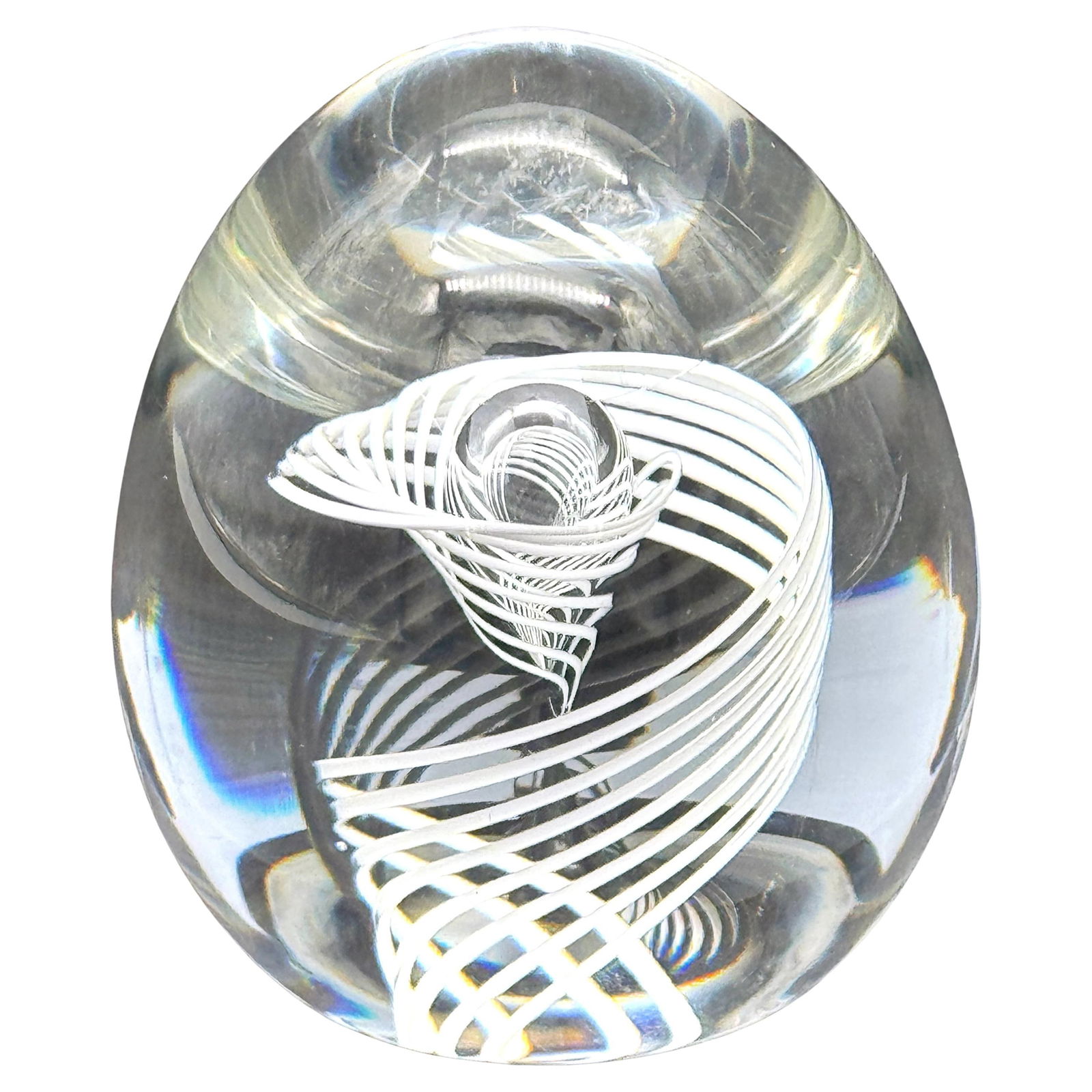 Signed George Thompson Steuben White Swirl Bubble Glass Egg Paperweight 1970s: Signed George Thompson Steuben White Swirl Bubble Glass Egg Paperweight 1970s This exquisite Steuben glass egg paperweight, designed by renowned artist George Thompson, showcases the brand's signature