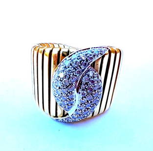 Exquisite French 18K Yellow Gold Diamond Ring 1 ct Size 8.5-10.5: Exquisite French 18K Yellow Gold Diamond Ring 1 ct Size 8.5-10.5 This exquisite French ring is crafted from 18K yellow gold and features approximately 1 ct of FVS diamonds. Designed to fit sizes 8.5 u