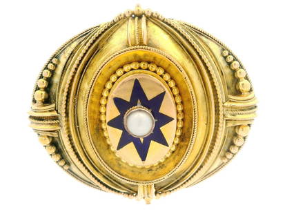 Victorian 18k Yellow Gold Ornate Pearl Brooch Pin: Victorian 18k Yellow Gold Ornate Pearl Brooch Pin This exquisite Antique Victorian brooch is crafted from 18k yellow gold and features a stunning white/colorless pearl at its center. The ornate design