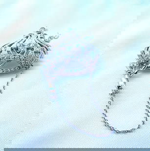 Exquisite French Platinum Diamond Brooch 0.85 ct F VS: Exquisite French Platinum Diamond Brooch 0.85 ct F VS This exquisite French platinum diamond brooch showcases a stunning design and impeccable craftsmanship. Made from a combination of 950 platinum an