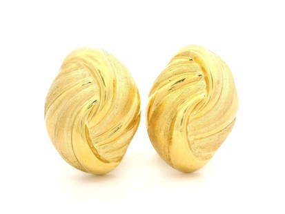 Italian 18k Yellow Gold Omega Twist Button Earrings: Italian 18k Yellow Gold Omega Twist Button Earrings Enhance your collection with these stunning Italian 18k Yellow Gold Twist Look Puffed Dual Finish Button Omega Earrings. Crafted from luxurious 18k