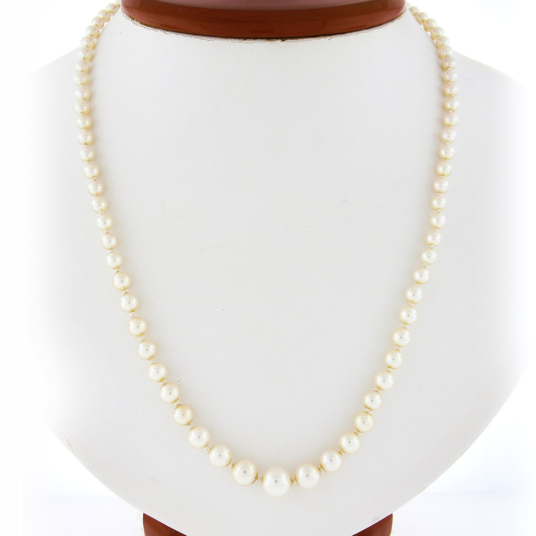 Vintage 14k Yellow Gold Filigree Clasp Pearl Strand Necklace: Vintage 14k Yellow Gold Filigree Clasp Pearl Strand Necklace This exquisite vintage necklace features a stunning strand of 77 graduating white cultured pearls, each measuring between 4.25 mm and 7.5 m